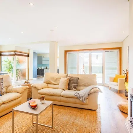 ヴィラ Furadouro Villa, Pool, Tennis And Garden オヴァール