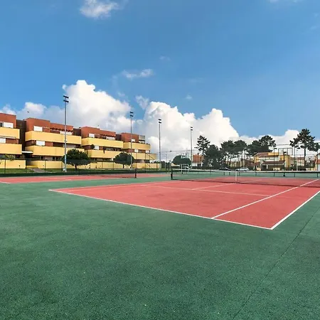 Furadouro Villa, Pool, Tennis And Garden オヴァール